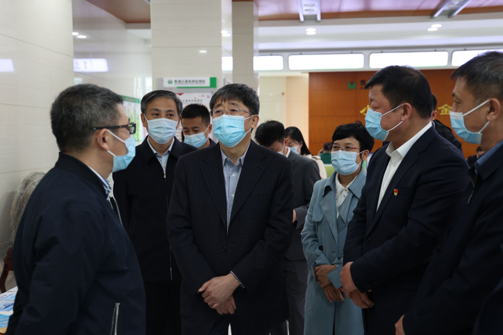 省人大常委会副主任王兆力到佳木斯市农村信用社调研中小企业融资情况